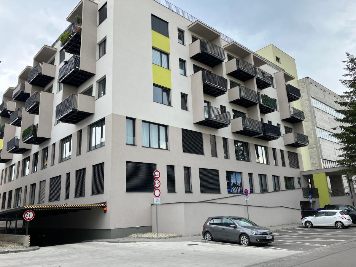 Deluxe Apartment Trenčín Esterno foto